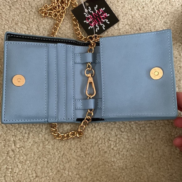 OLIVIA MILLER Faux Leather Blue Wallet With Gold Chain Strap NWT and Gift Box - Picture 4 of 16